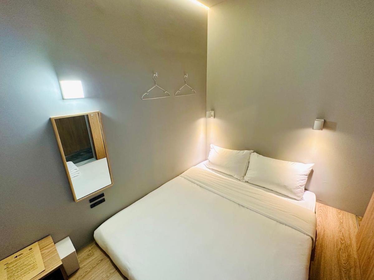 Kw2 Hostel Kaohsiung Extérieur photo