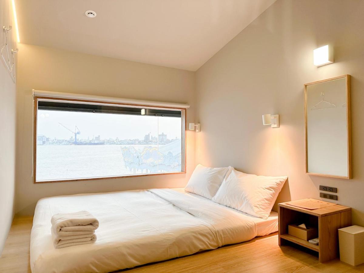 Kw2 Hostel Kaohsiung Extérieur photo