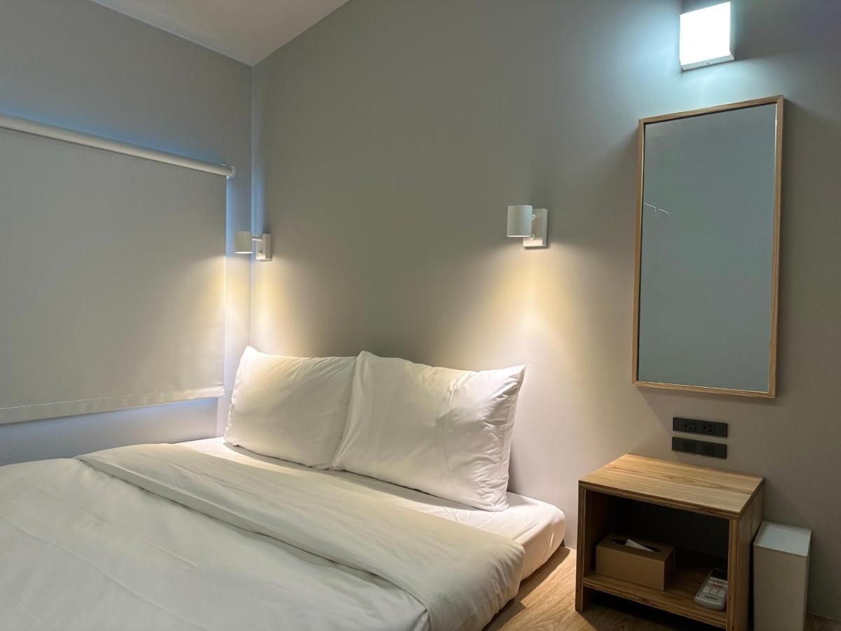 Kw2 Hostel Kaohsiung Extérieur photo