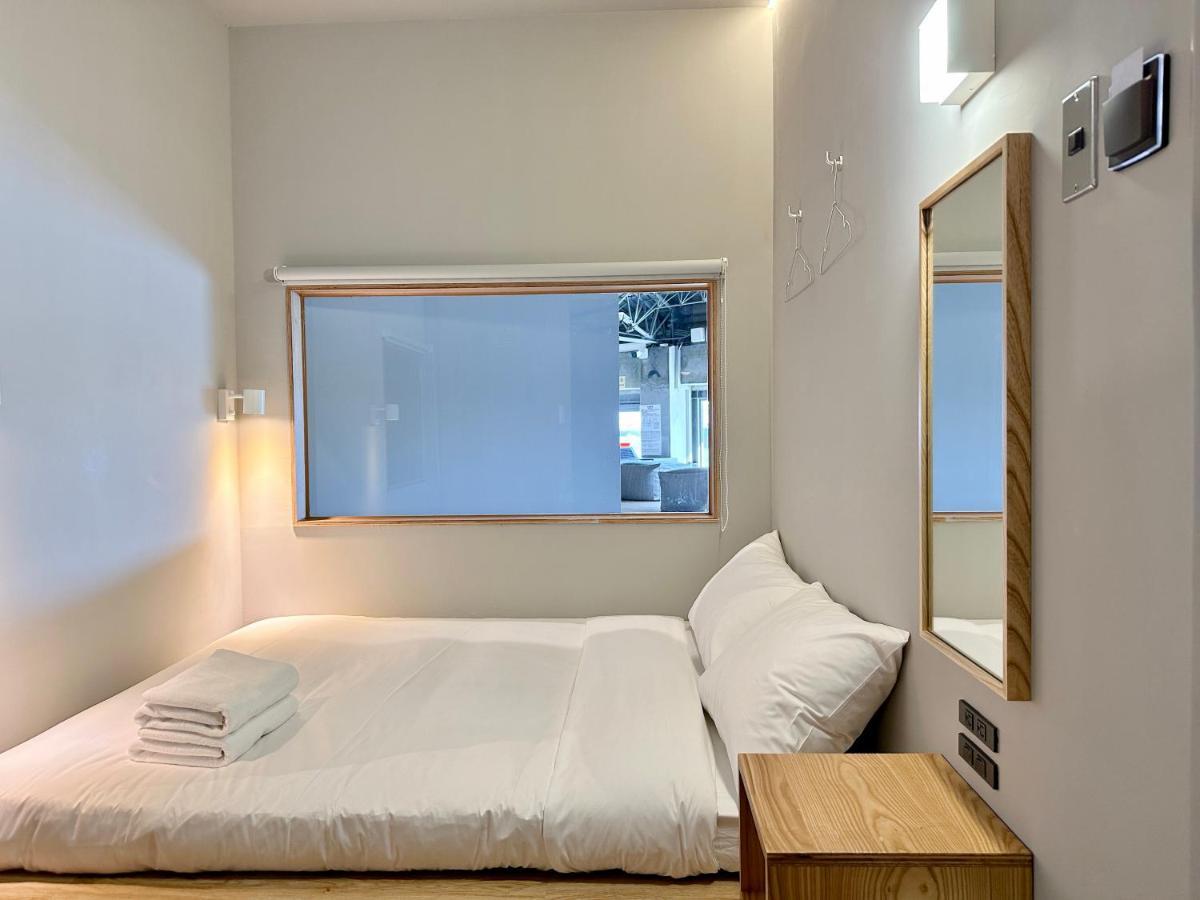 Kw2 Hostel Kaohsiung Extérieur photo