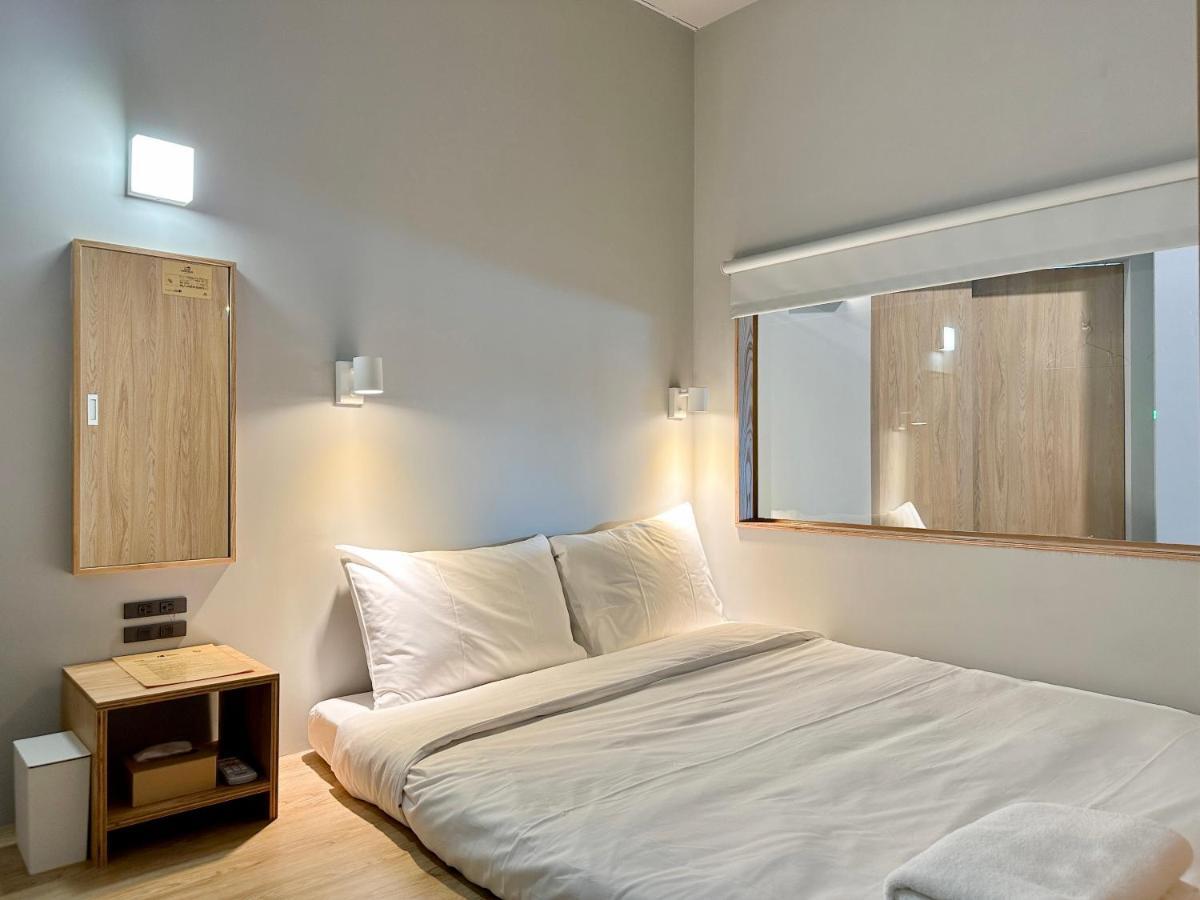 Kw2 Hostel Kaohsiung Extérieur photo